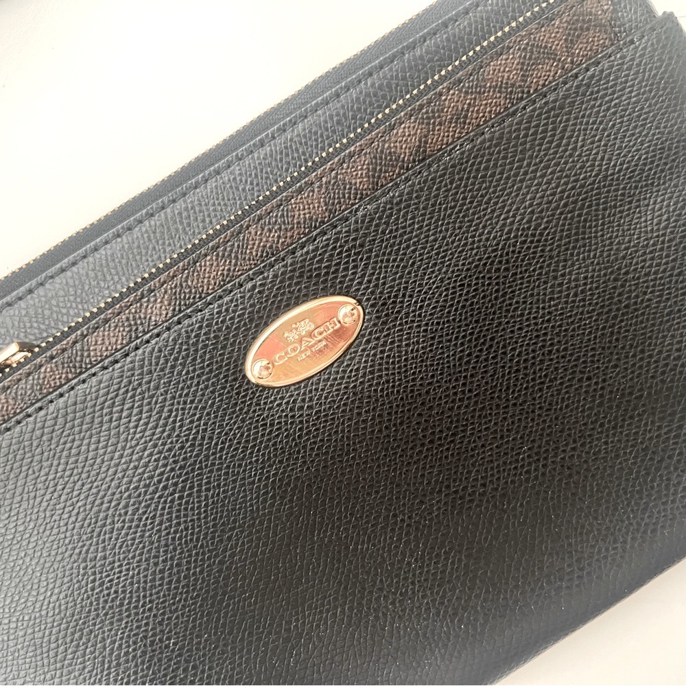 COACH Wristlet - Picture 5 of 12